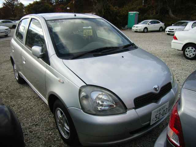 2000 Toyota Vitz Photos