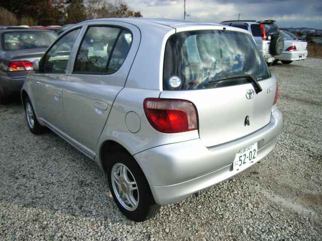 2000 Toyota Vitz Pictures