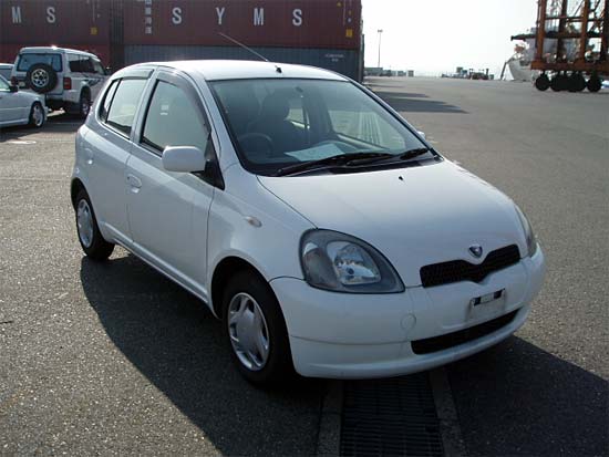 2000 Toyota Vitz Photos