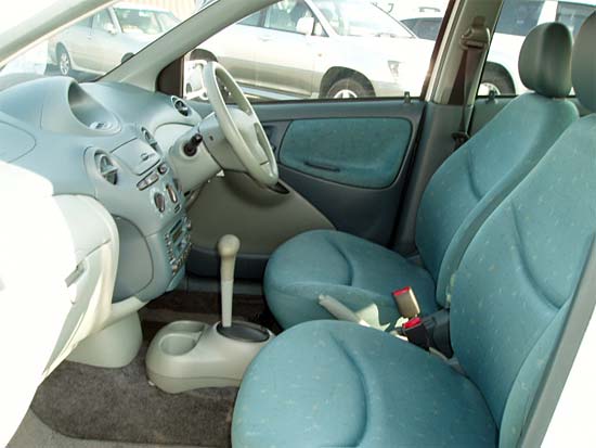 2000 Toyota Vitz Pictures