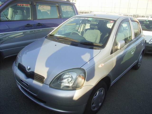 2000 Toyota Vitz Pictures