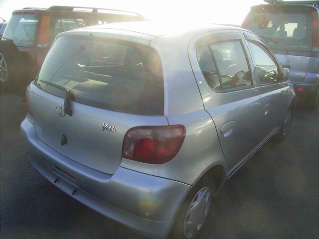 2000 Toyota Vitz Pictures