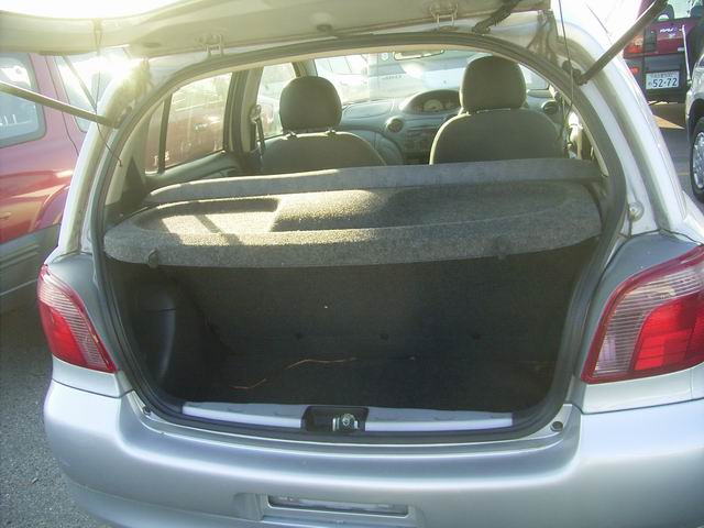 2000 Toyota Vitz Photos