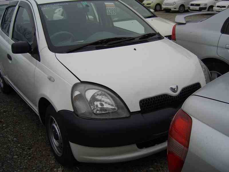 2000 Toyota Vitz Pictures