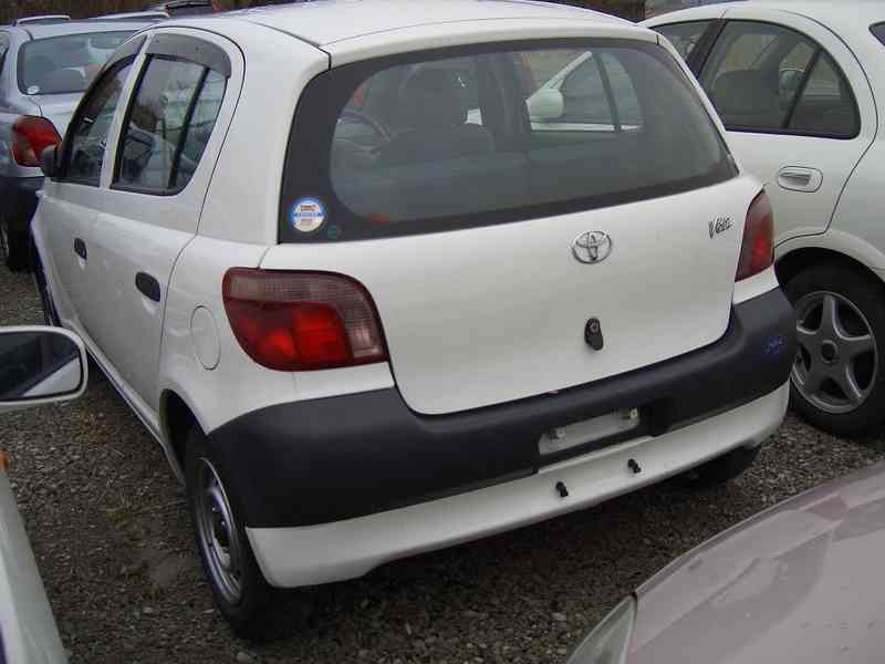 2000 Toyota Vitz Photos