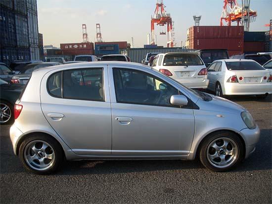 2000 Toyota Vitz Pictures