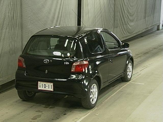 2000 Toyota Vitz Photos