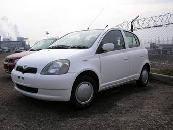 2000 Toyota Vitz Photos