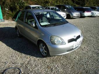 2000 Toyota Vitz Photos