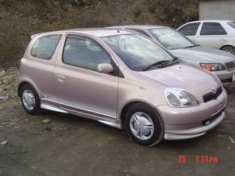 2000 Toyota Vitz Photos