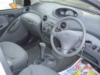 2000 Toyota Vitz Photos