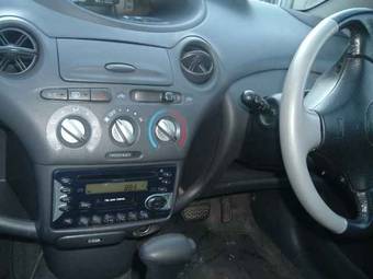 2000 Toyota Vitz Photos