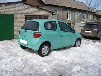 2000 Toyota Vitz Photos