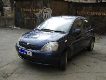 2000 Toyota Vitz Photos