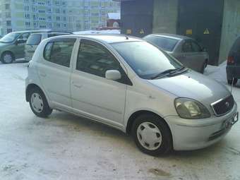 2000 Toyota Vitz Photos