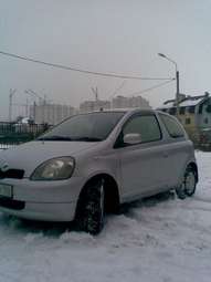 2000 Toyota Vitz Photos