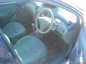 2000 Toyota Vitz Photos