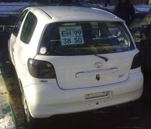 2000 Toyota Vitz Photos