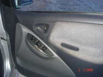 2000 Toyota Vitz Photos
