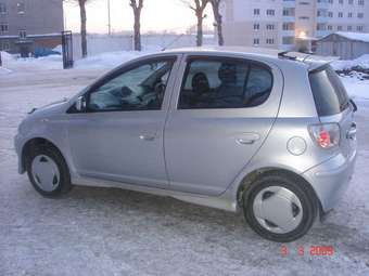 2000 Toyota Vitz Images