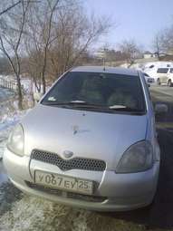 2000 Toyota Vitz Pictures