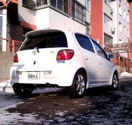 2000 Toyota Vitz Photos