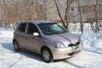 2000 Toyota Vitz Photos