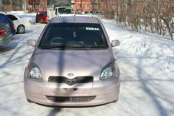 2000 Toyota Vitz Photos