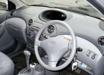 2000 Toyota Vitz Photos