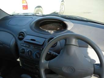 2000 Toyota Vitz Pictures