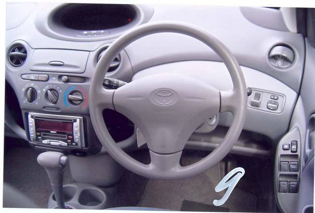 2001 Toyota Vitz