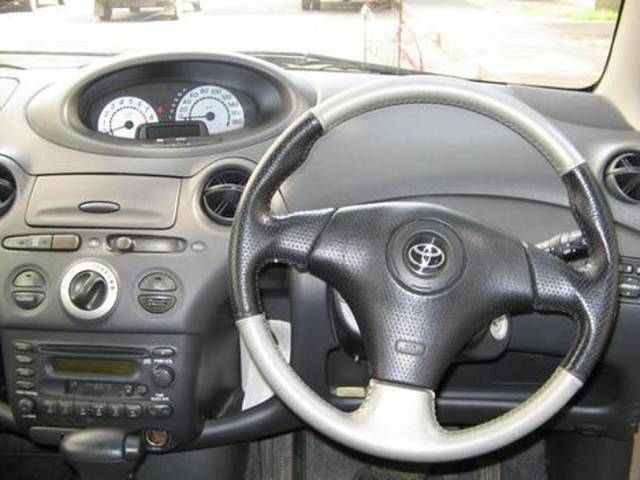2001 Toyota Vitz
