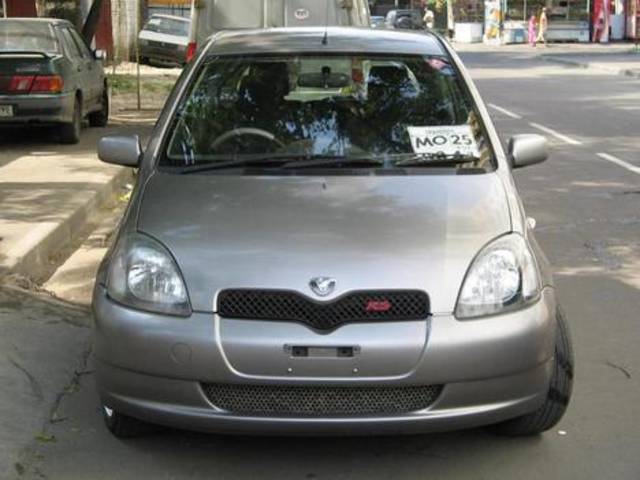 2001 Toyota Vitz