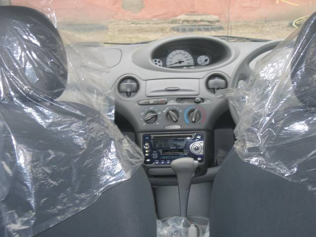 2001 Toyota Vitz