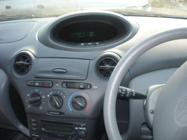 2001 Toyota Vitz