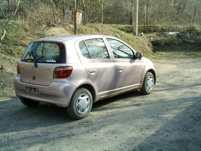 2001 Toyota Vitz