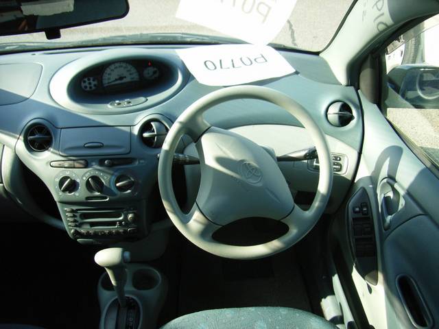 2001 Toyota Vitz