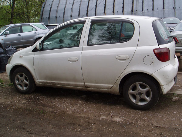 2001 Toyota Vitz