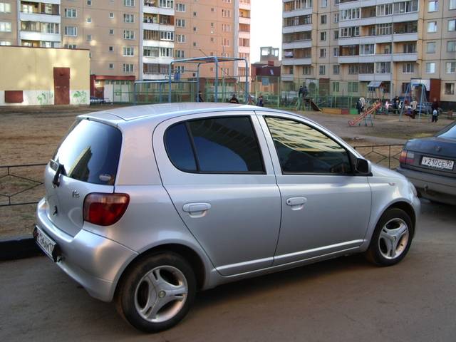 2001 Toyota Vitz