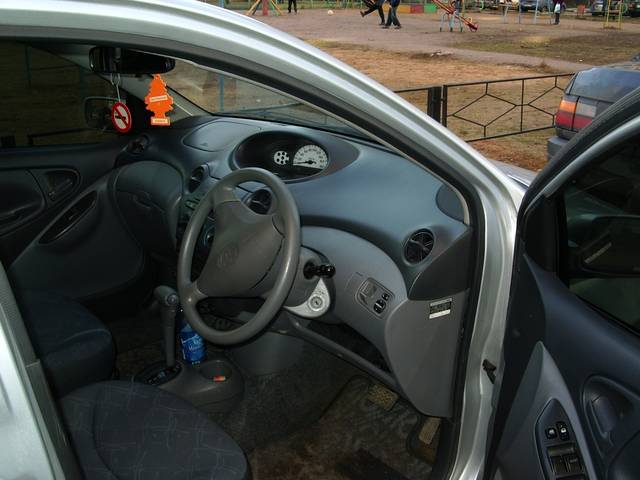 2001 Toyota Vitz