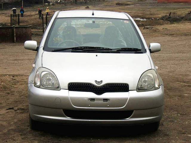 2001 Toyota Vitz