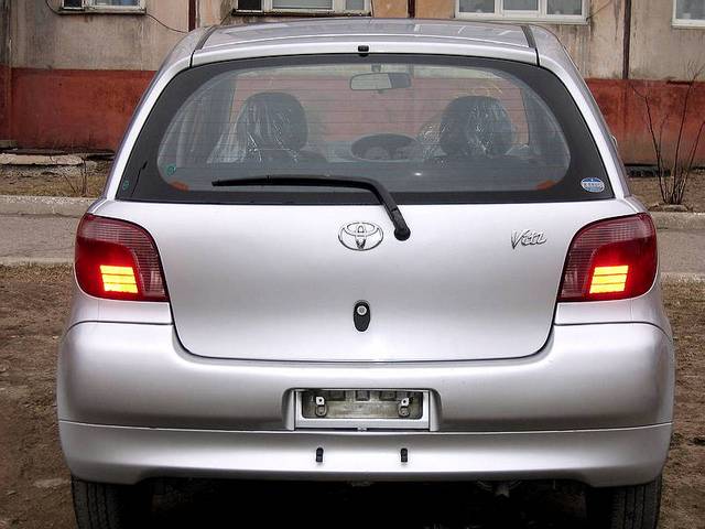 2001 Toyota Vitz