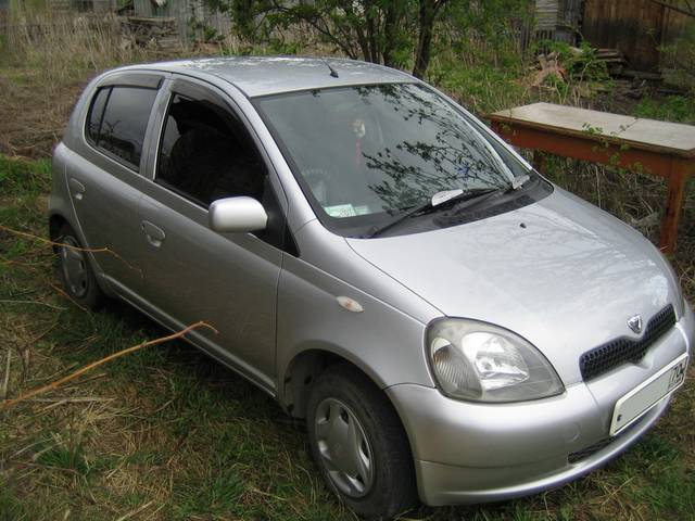 2001 Toyota Vitz