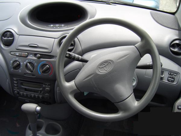 2001 Toyota Vitz