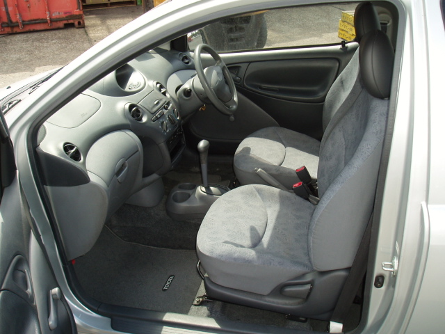 2001 Toyota Vitz