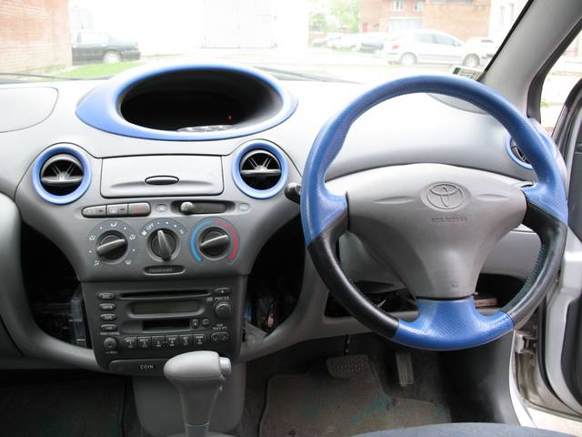 2001 Toyota Vitz