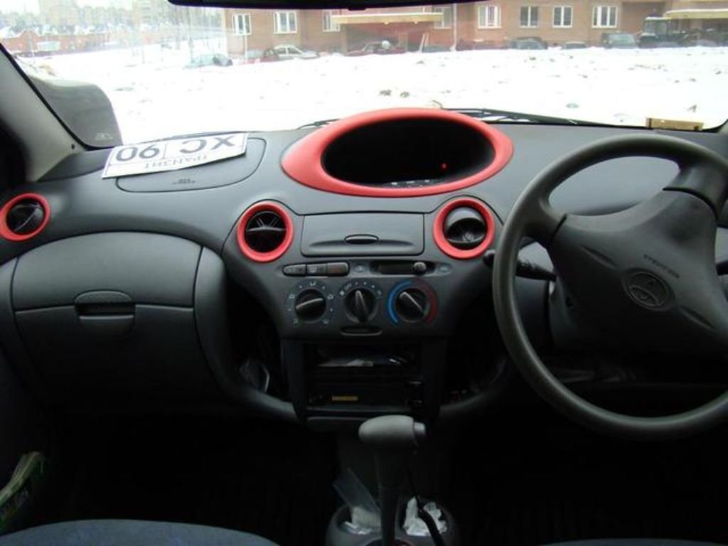 2001 Toyota Vitz