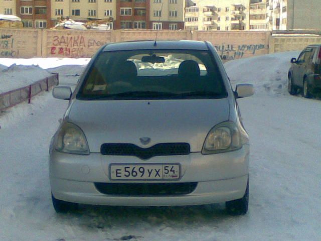 2001 Toyota Vitz