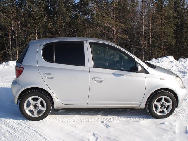 2001 Toyota Vitz