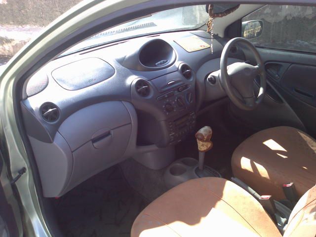 2001 Toyota Vitz